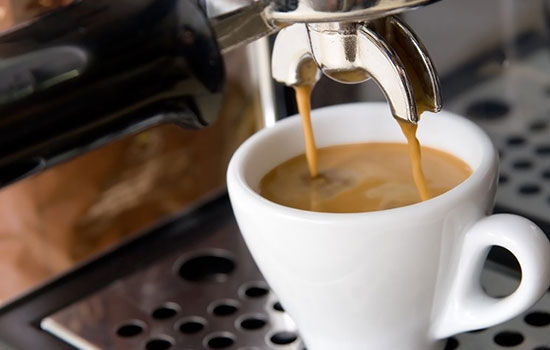 Кофемашина Spinel не наливает кофе